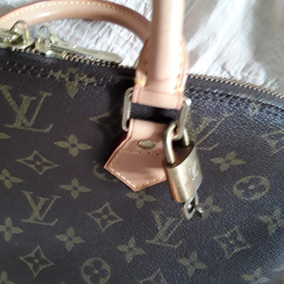 HELLO GORGEOUS! LV ALMA SOLD! - Picture 9 of 12